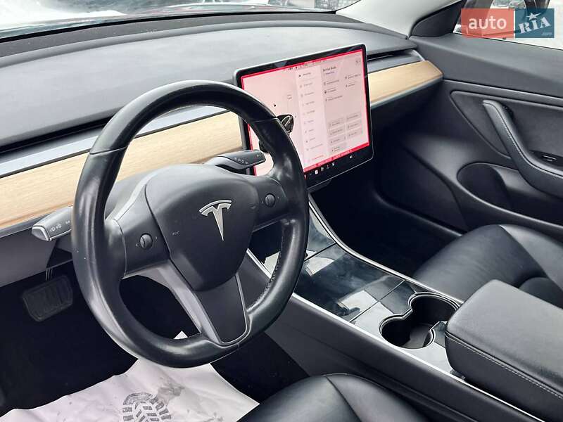 Седан Tesla Model 3 2018 в Луцьку