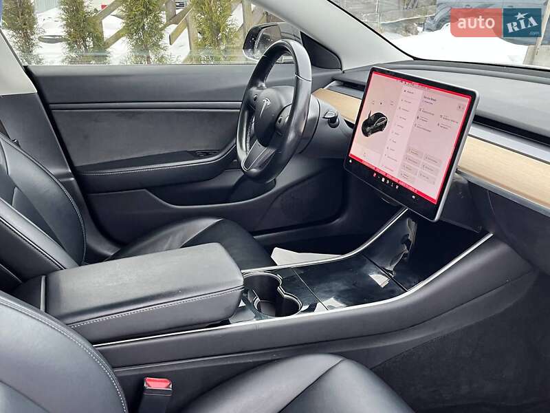Седан Tesla Model 3 2018 в Луцьку