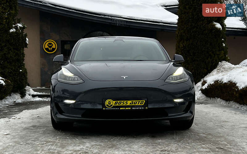 Седан Tesla Model 3 2022 в Львове