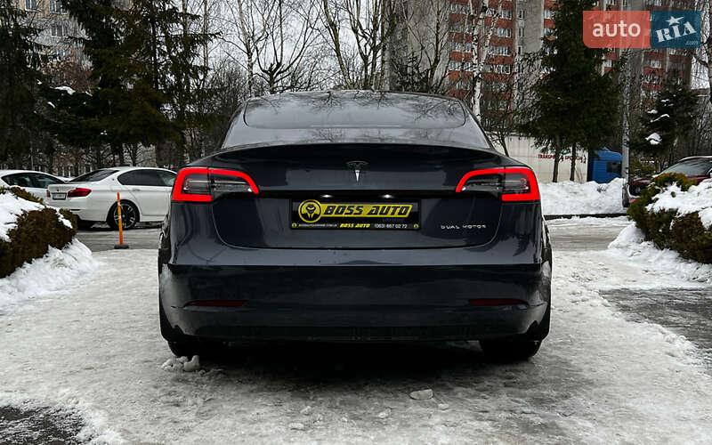 Седан Tesla Model 3 2022 в Львове