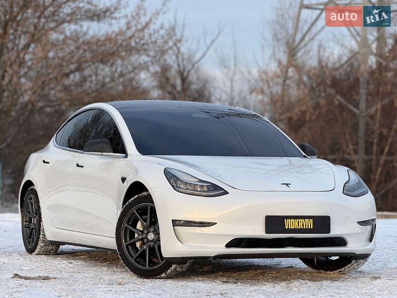 Седан Tesla Model 3 2019 в Киеве