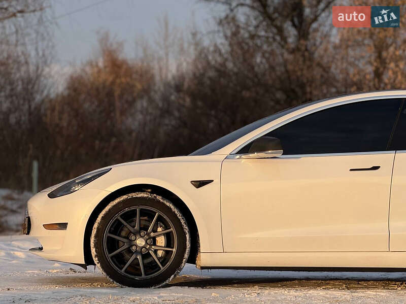 Седан Tesla Model 3 2019 в Киеве
