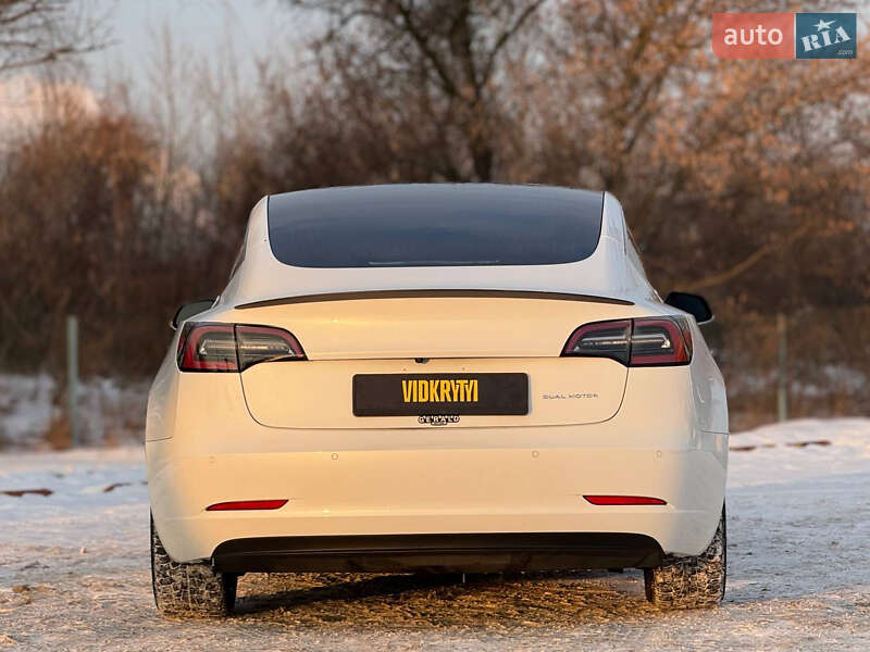 Седан Tesla Model 3 2019 в Киеве