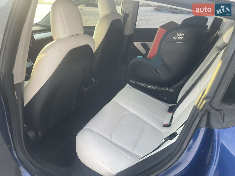 Седан Tesla Model 3 2020 в Києві