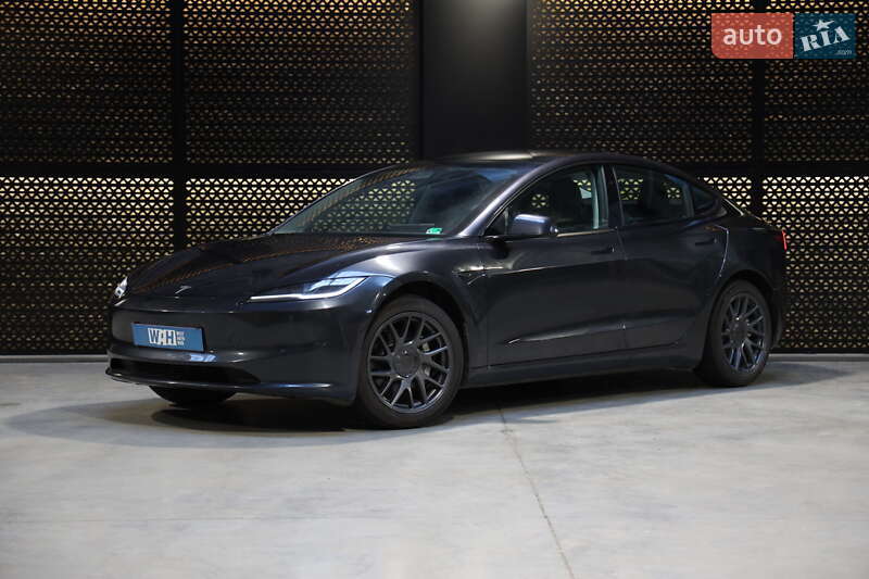 Седан Tesla Model 3 2025 в Луцьку