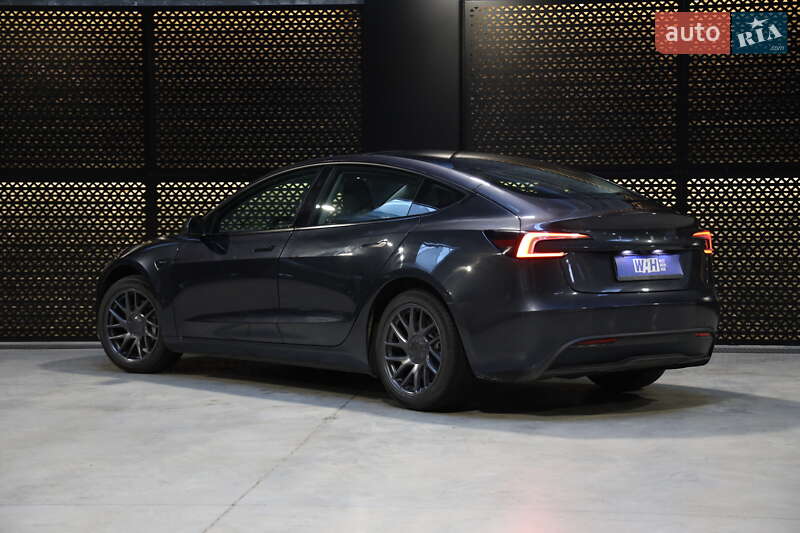 Седан Tesla Model 3 2025 в Луцьку