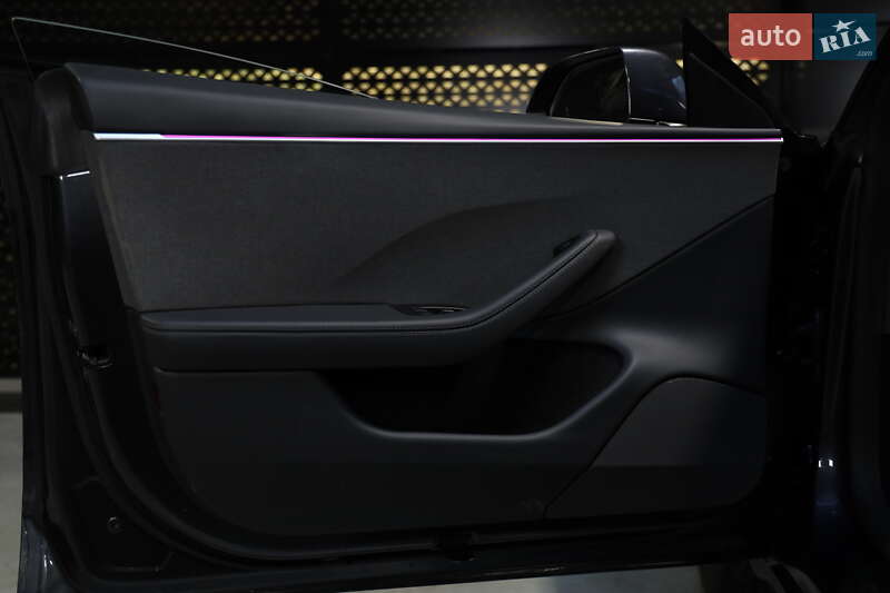 Седан Tesla Model 3 2025 в Луцьку