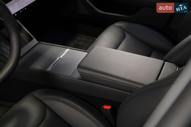 Седан Tesla Model 3 2025 в Луцьку