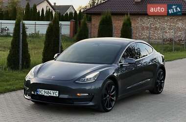 Седан Tesla Model 3 2020 в Львове
