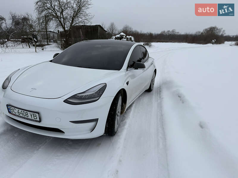 Седан Tesla Model 3 2019 в Винниках