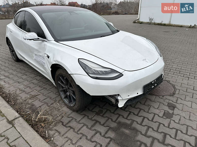 Седан Tesla Model 3 2019 в Киеве