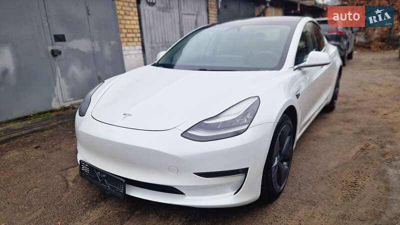 Седан Tesla Model 3 2020 в Києві