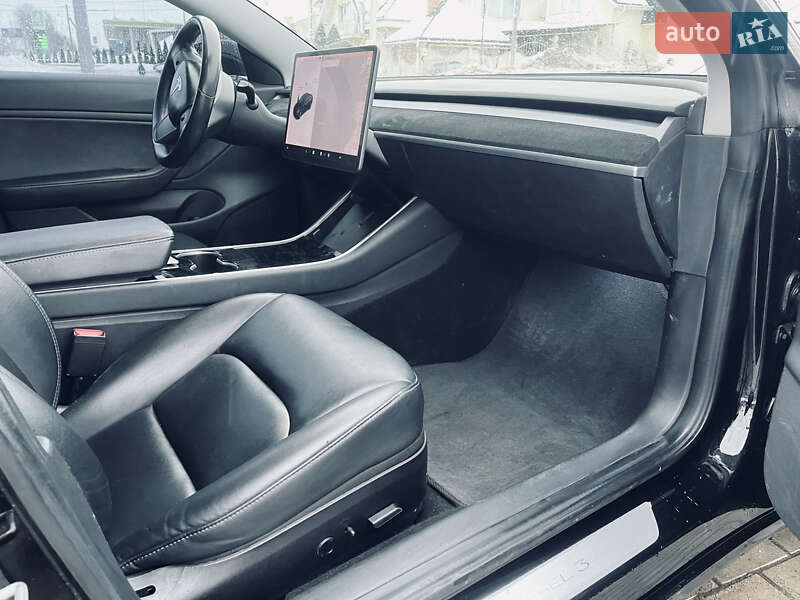 Седан Tesla Model 3 2018 в Луцьку