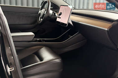 Седан Tesla Model 3 2019 в Львове