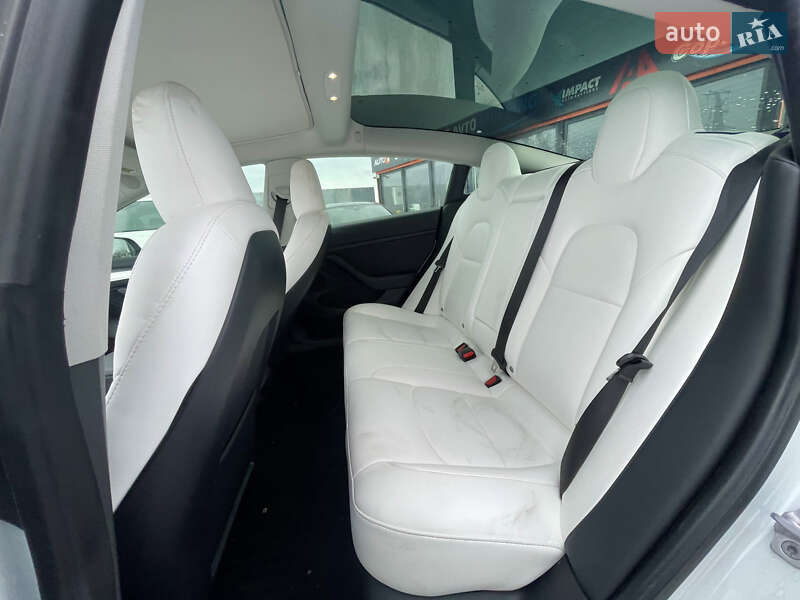 Седан Tesla Model 3 2023 в Львові