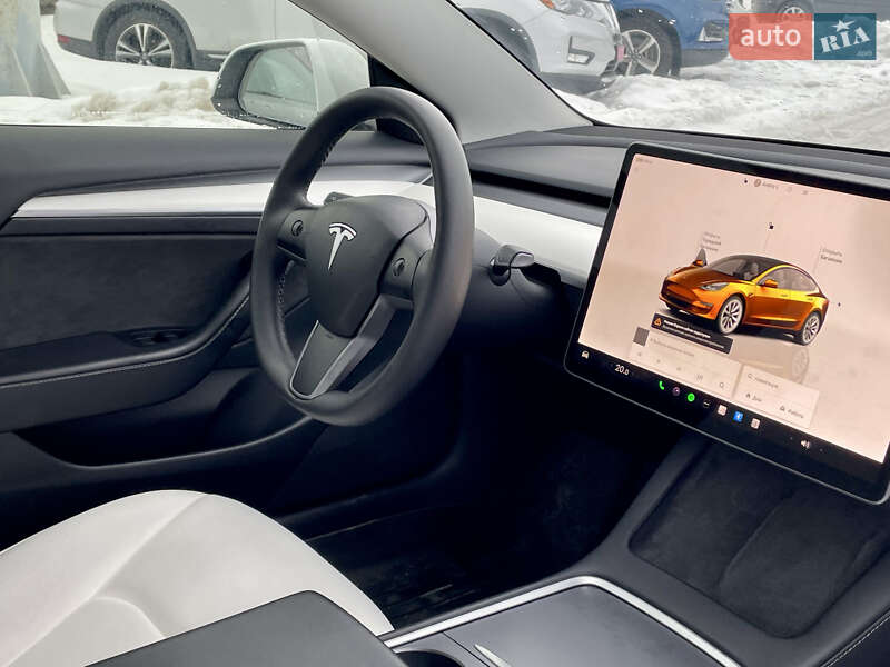 Седан Tesla Model 3 2023 в Львові