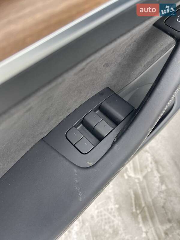 Седан Tesla Model 3 2023 в Львові