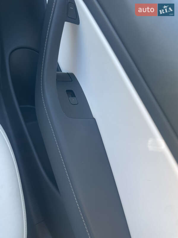 Седан Tesla Model 3 2019 в Тернополе