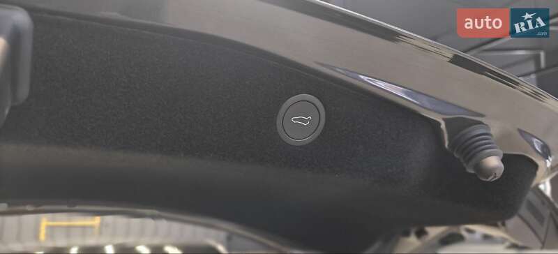 Седан Tesla Model 3 2024 в Киеве