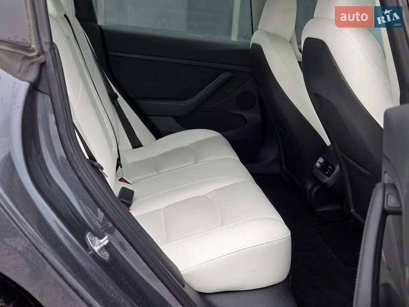 Седан Tesla Model 3 2023 в Киеве