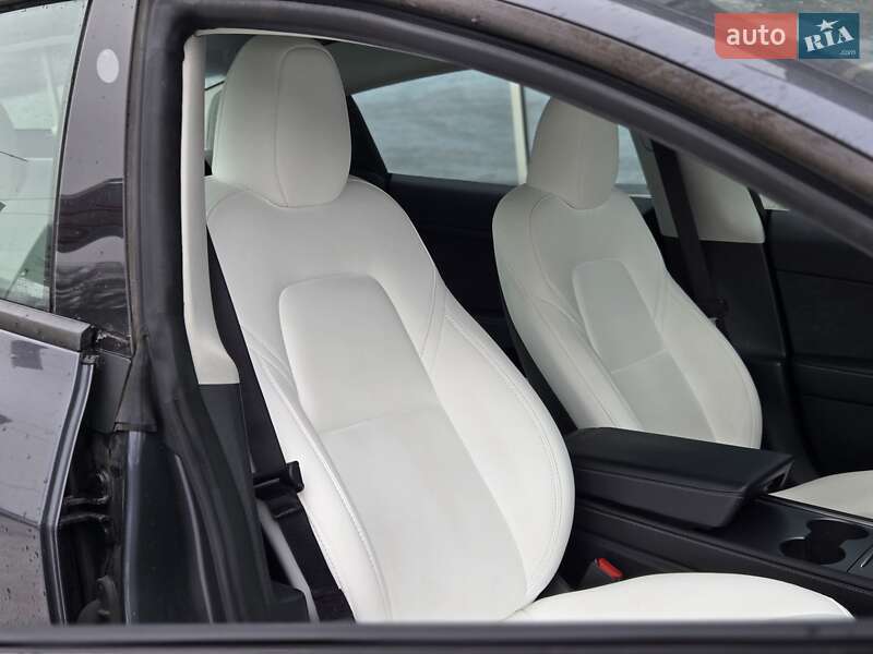 Седан Tesla Model 3 2023 в Киеве