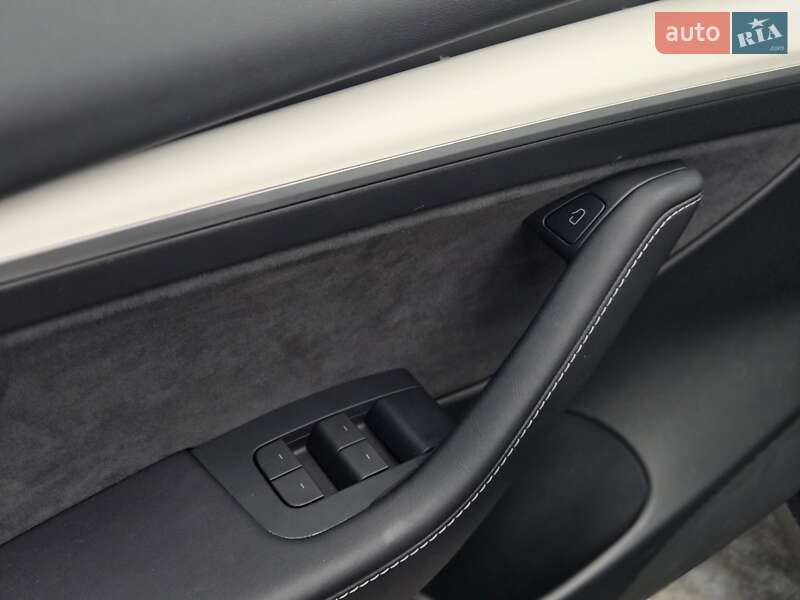 Седан Tesla Model 3 2023 в Киеве