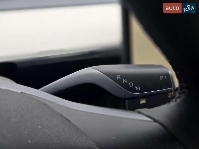 Седан Tesla Model 3 2023 в Киеве