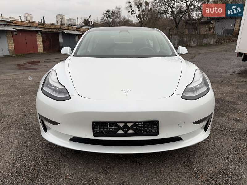 Седан Tesla Model 3 2018 в Киеве