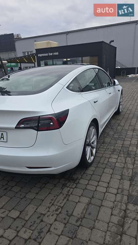 Седан Tesla Model 3 2019 в Мукачевому