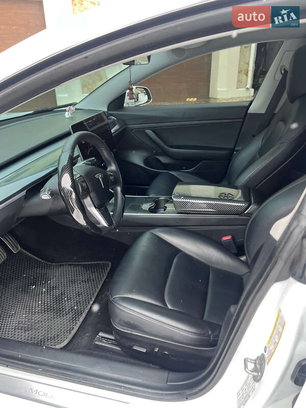 Седан Tesla Model 3 2020 в Виннице