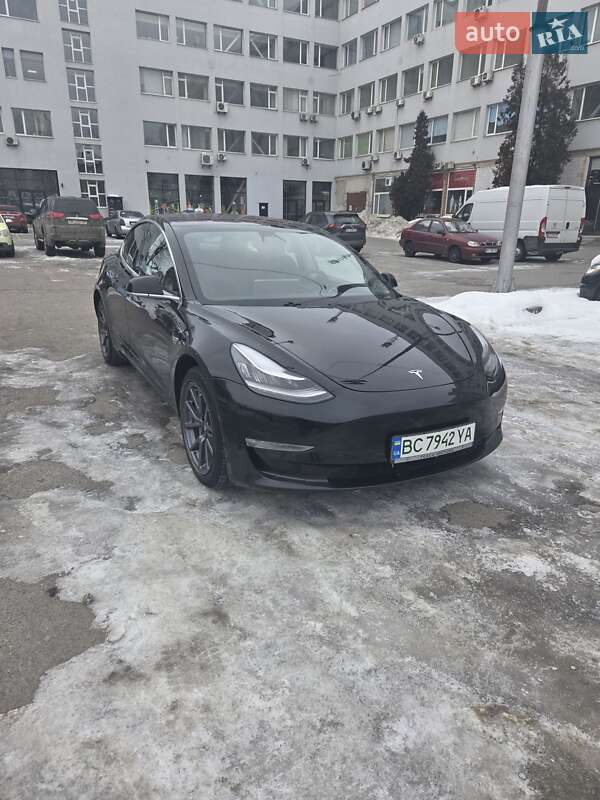 Седан Tesla Model 3 2019 в Львові