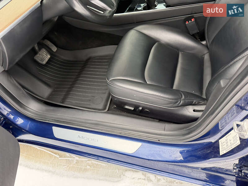 Седан Tesla Model 3 2018 в Івано-Франківську