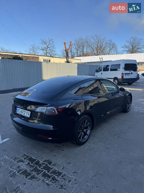 Седан Tesla Model 3 2019 в Киверцах
