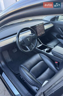 Седан Tesla Model 3 2019 в Киверцах