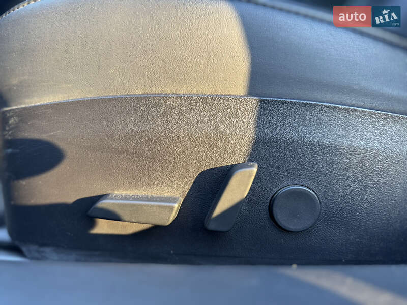 Седан Tesla Model 3 2019 в Киеве