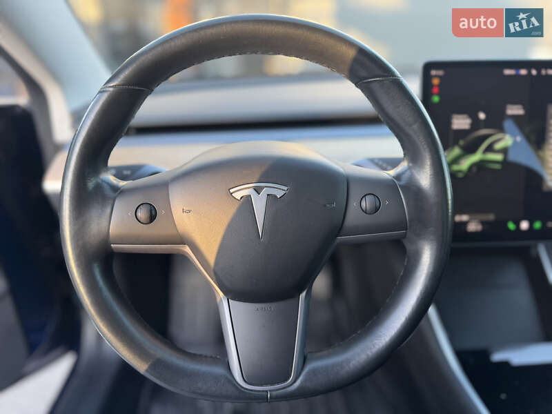 Седан Tesla Model 3 2019 в Киеве