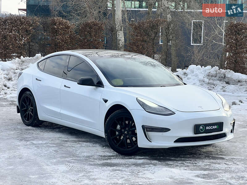 Седан Tesla Model 3 2020 в Києві