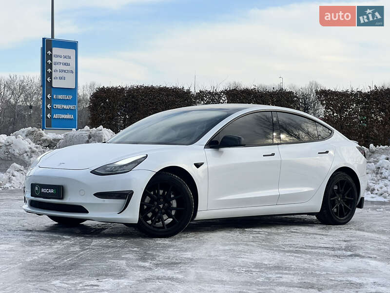Седан Tesla Model 3 2020 в Києві