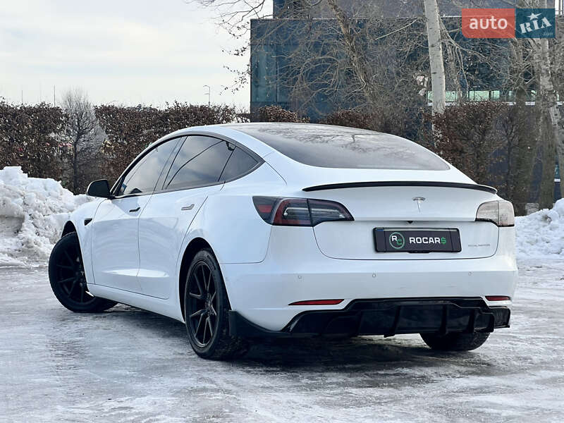 Седан Tesla Model 3 2020 в Києві