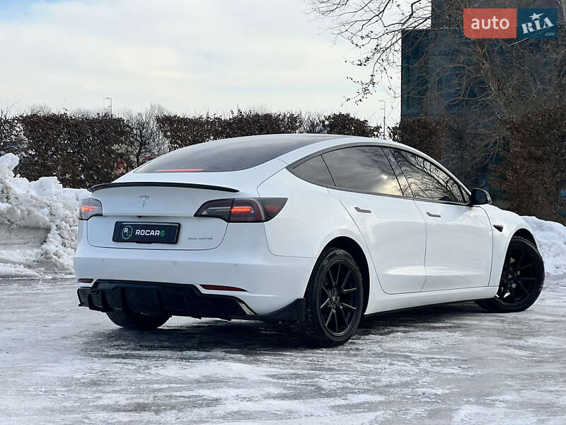 Седан Tesla Model 3 2020 в Києві