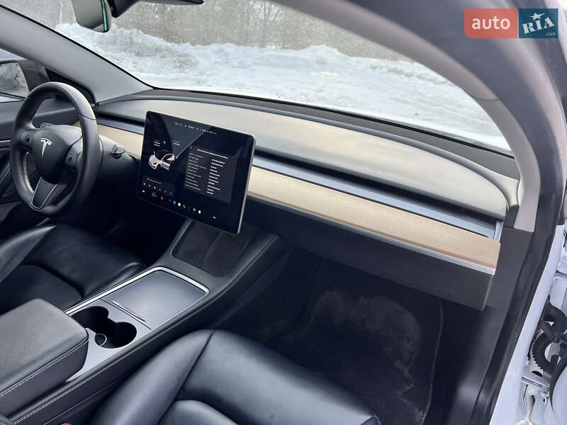 Седан Tesla Model 3 2020 в Києві