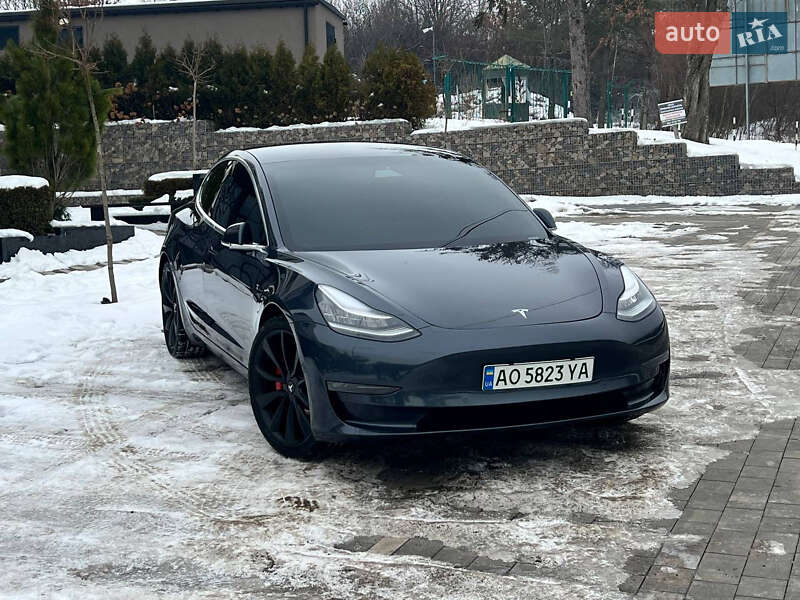 Седан Tesla Model 3 2020 в Ужгороді