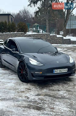 Седан Tesla Model 3 2020 в Ужгороді