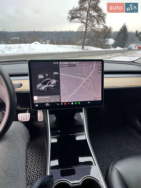 Седан Tesla Model 3 2020 в Ужгороді