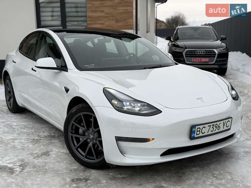 Седан Tesla Model 3 2023 в Стрые