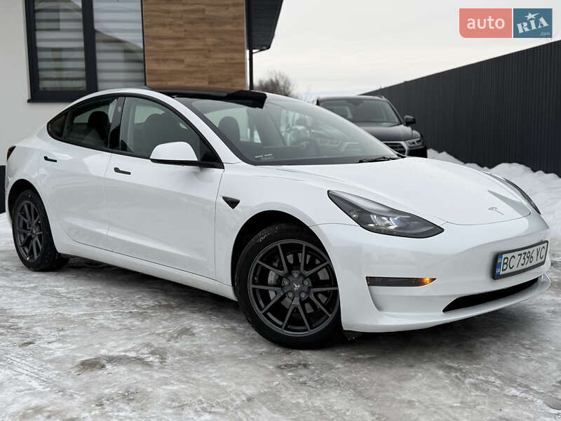Седан Tesla Model 3 2023 в Стрые