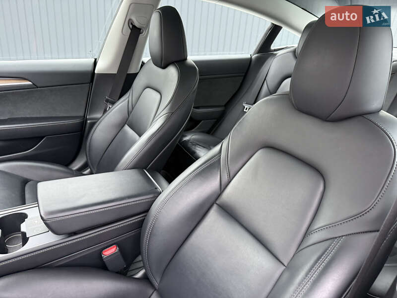 Седан Tesla Model 3 2023 в Стрые