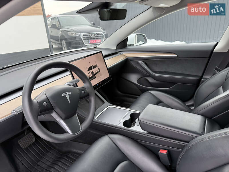 Седан Tesla Model 3 2023 в Стрые