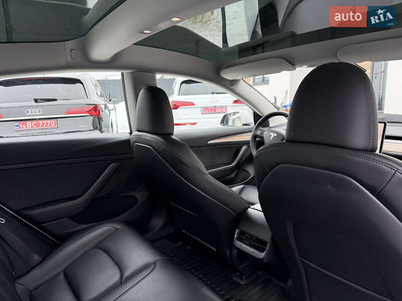 Седан Tesla Model 3 2023 в Стрые