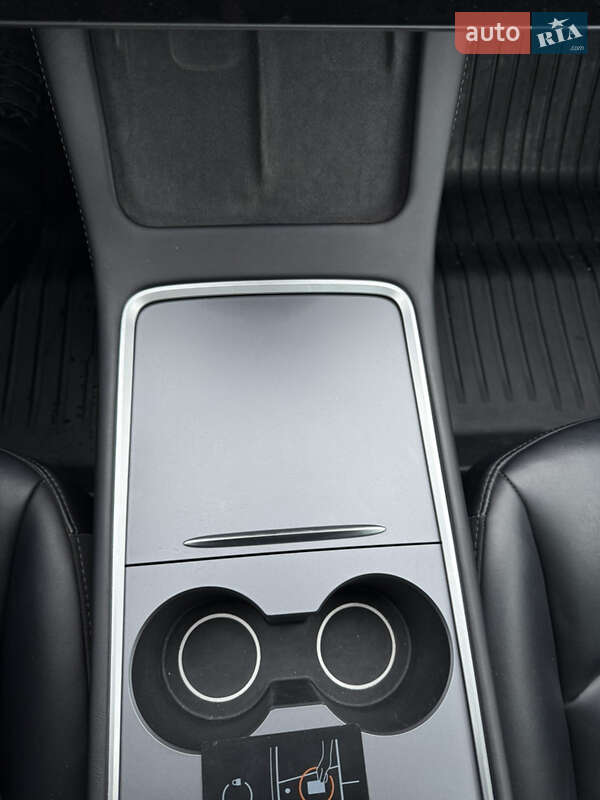 Седан Tesla Model 3 2023 в Стрые